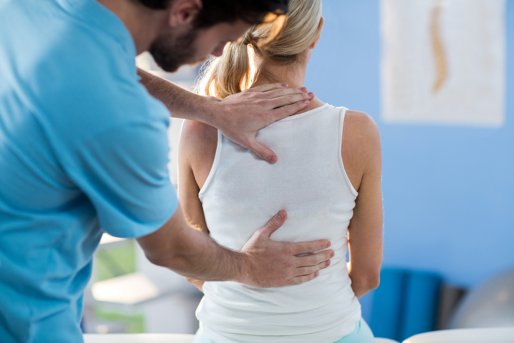 Read more about the article What A Chiropractor Does